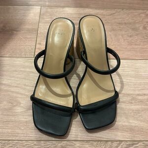 Kitten heel , wedge heel